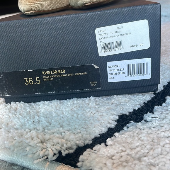 Yeezy Season 6 Beige Pointed Toe Heeled Boots - Picture 11 of 14